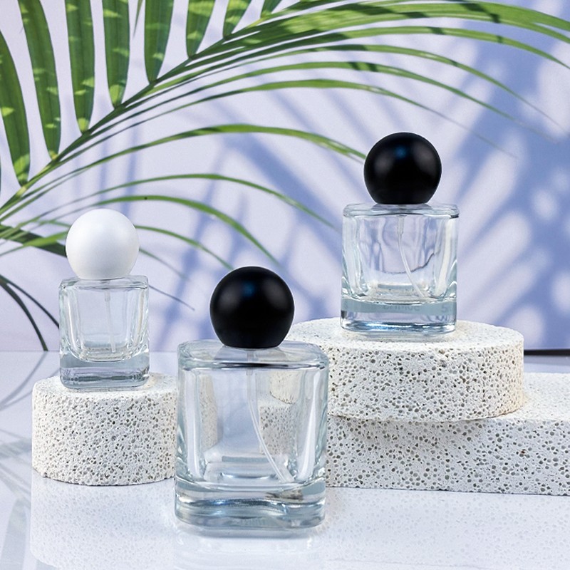Conas Eau de Parfum a Dhéanamh: Treoir Críochnaithe Céim ar Chéim DIY le Foirmlí